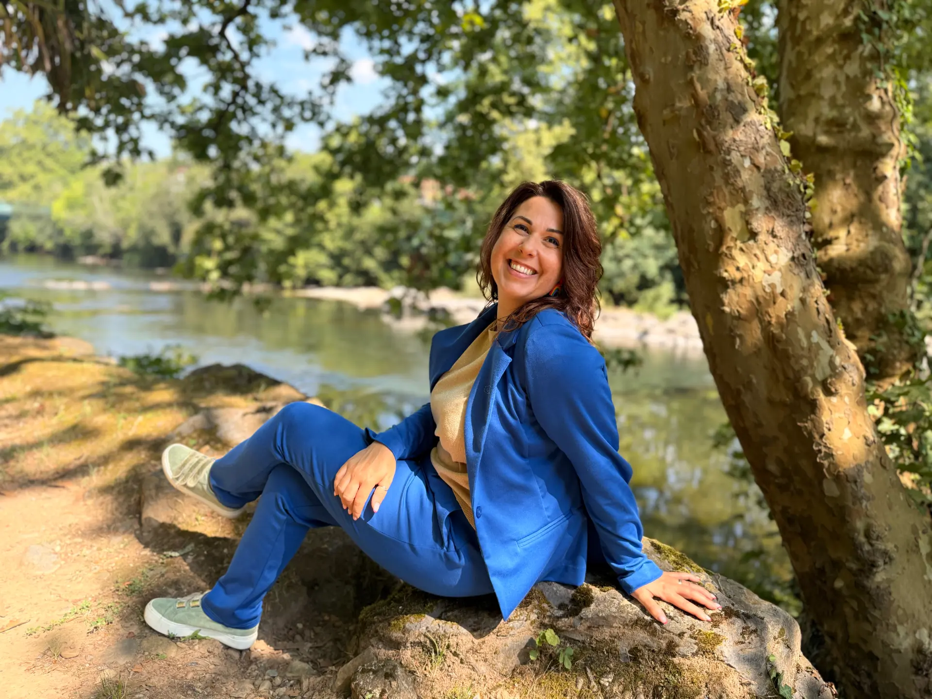 Aurélie Bégo au bord de la rivière