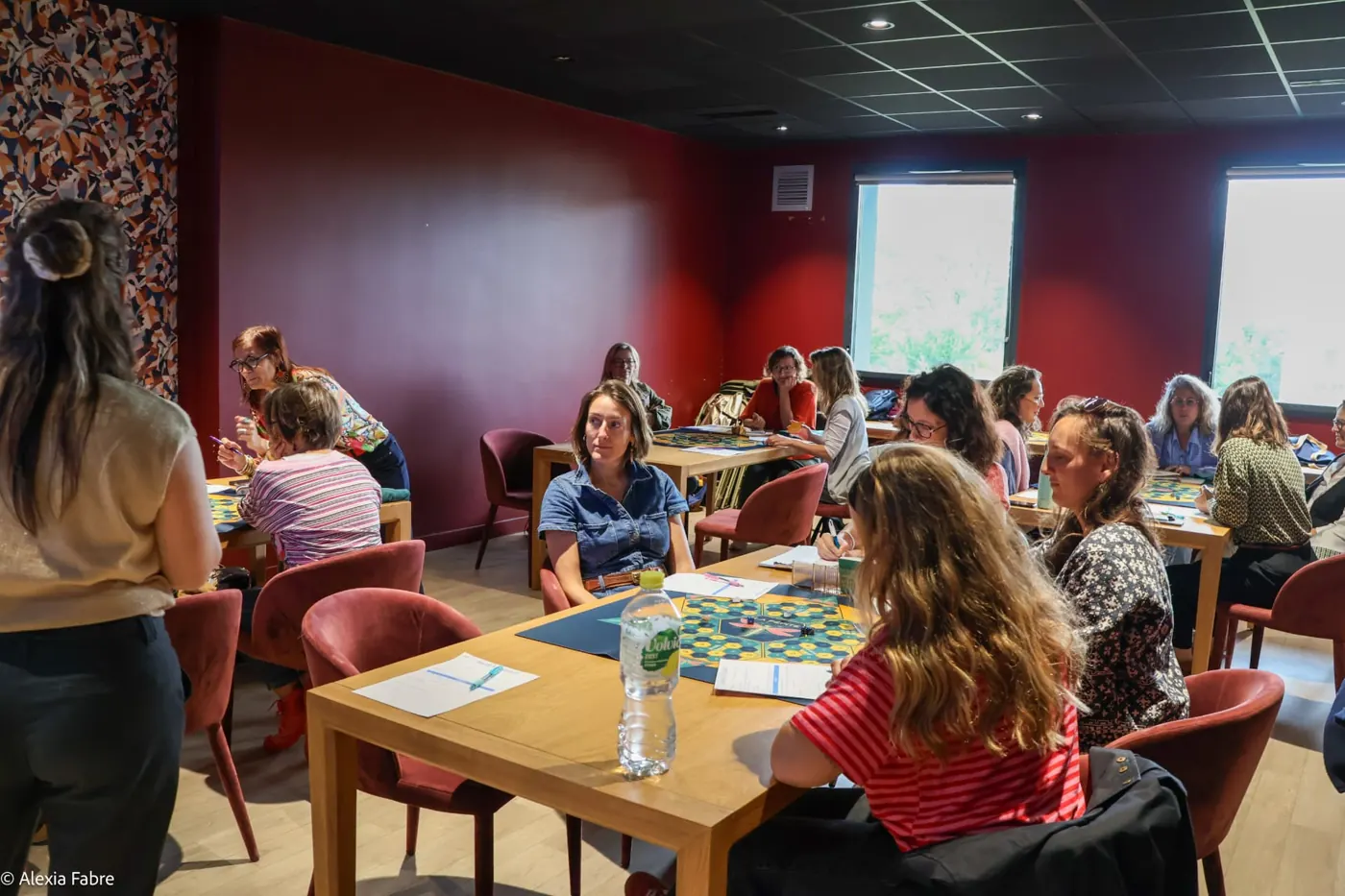 Une salle entière joue à La Pépite® avec Aurélie Bégo pendant un séminaire à Bayonne